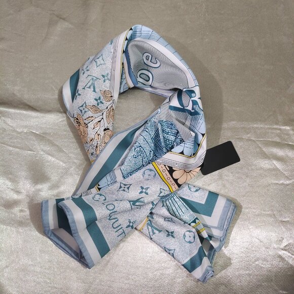 Louis Vuitton Blue Square Silk Scarf With Monogram Print - Picture 5 of 5